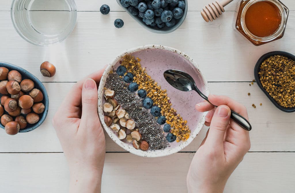 Healthy bol de petit déjeuner avec du pollen