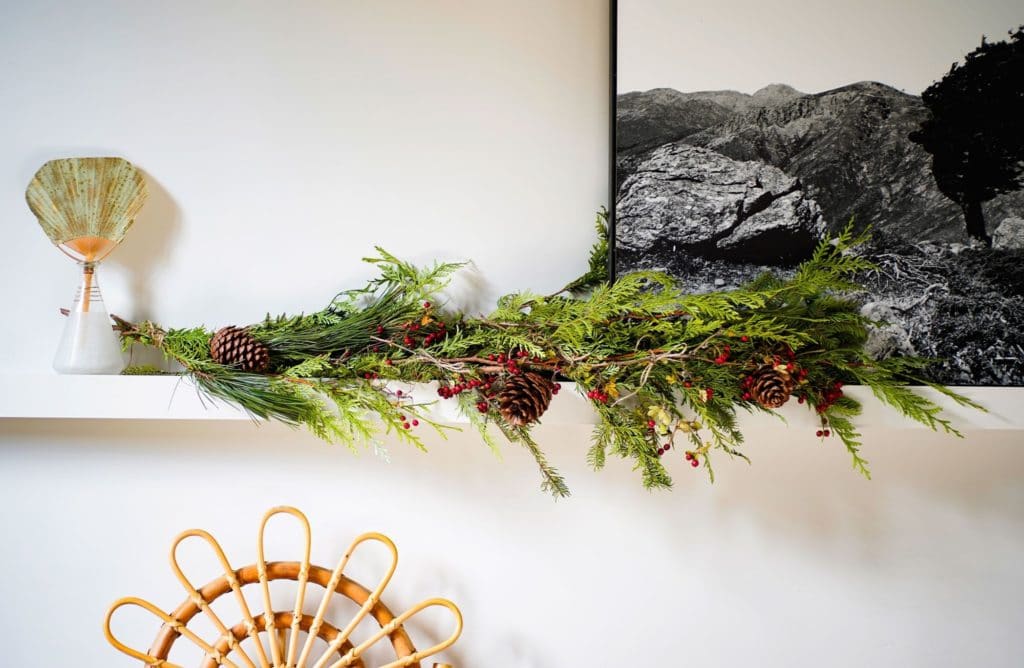 Confectionner une guirlande en branches de sapin pour Noël