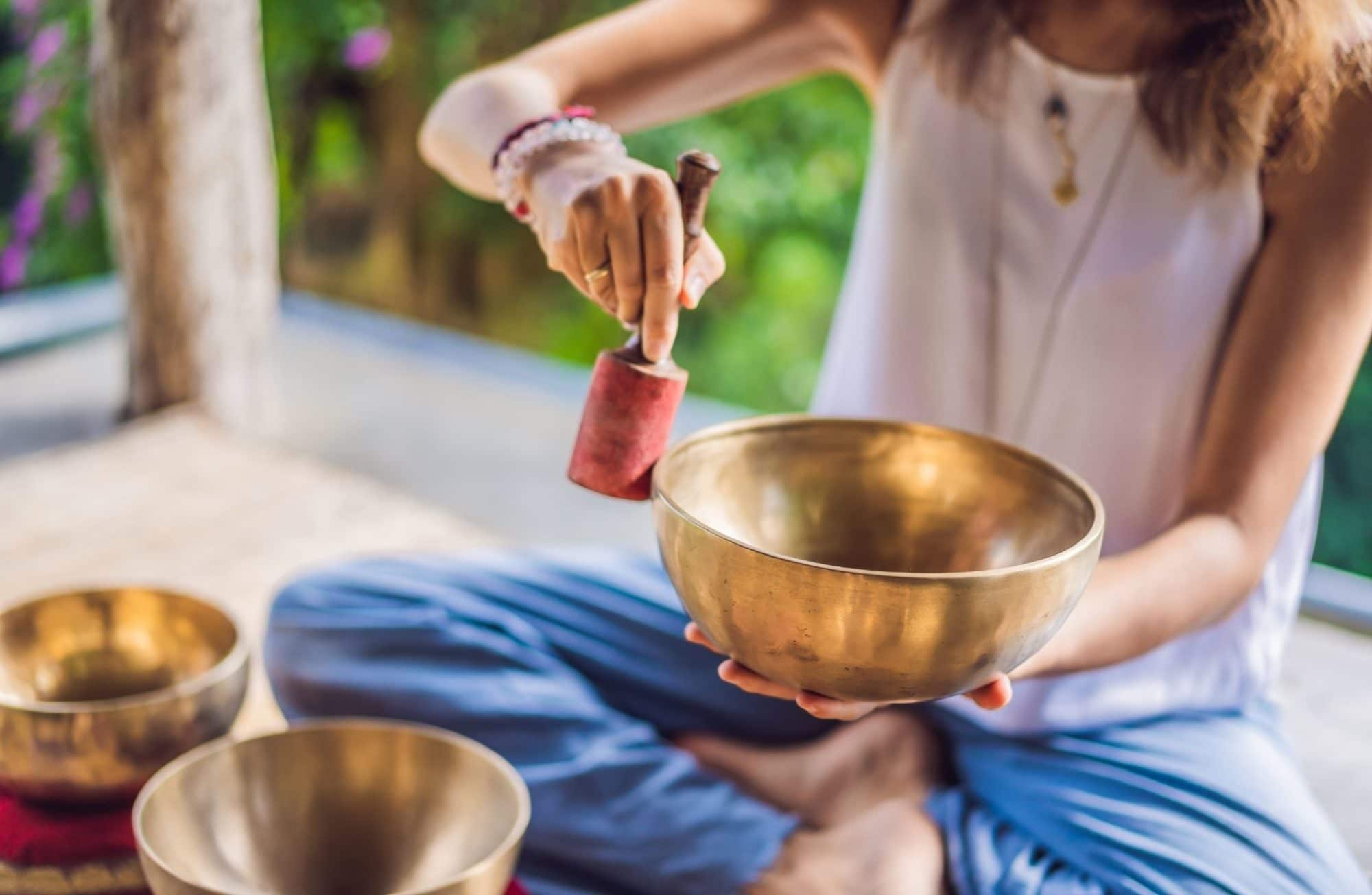 Comment utiliser et méditer avec un bol chantant - Artisan d'Asie