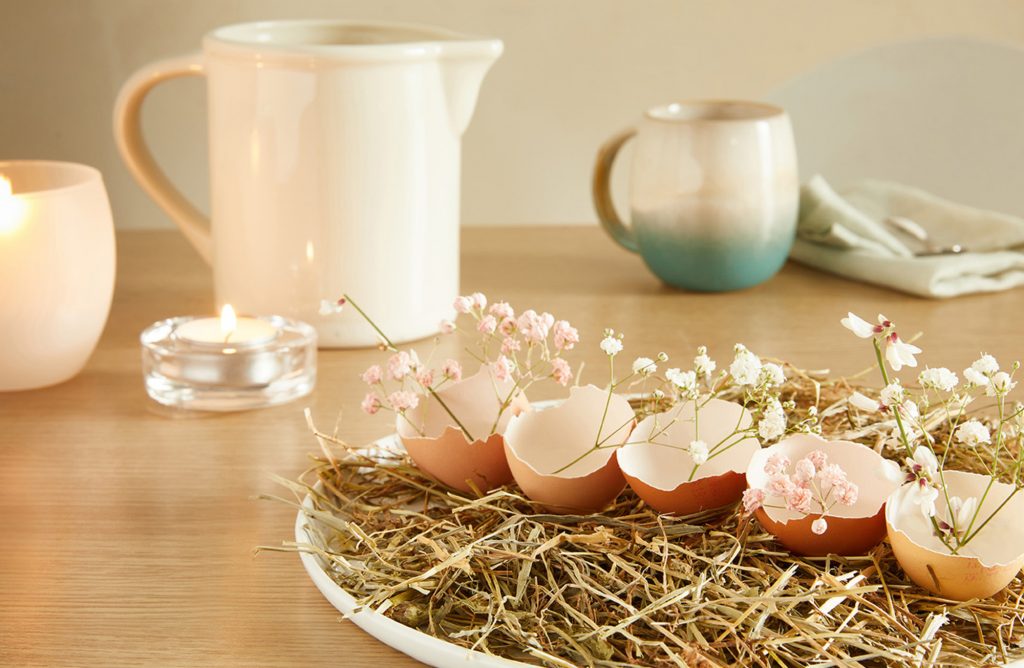 Créer une décoration fleurie pour la table